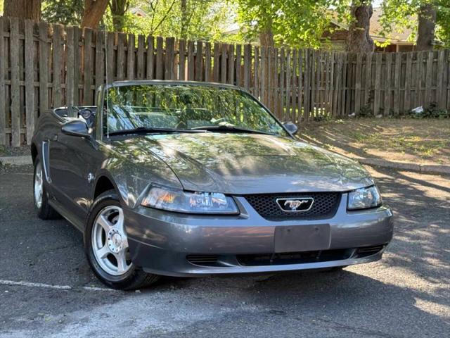 2004 Ford Mustang Deluxe