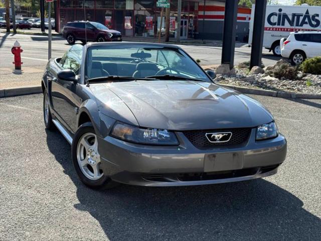 2004 Ford Mustang Deluxe