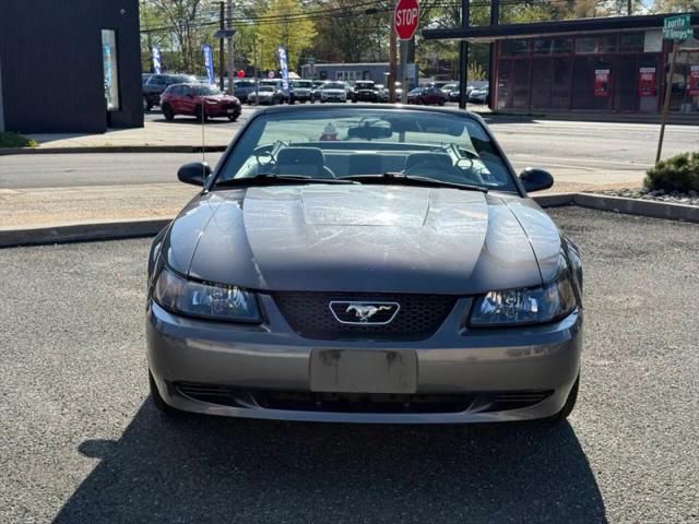 2004 Ford Mustang Deluxe