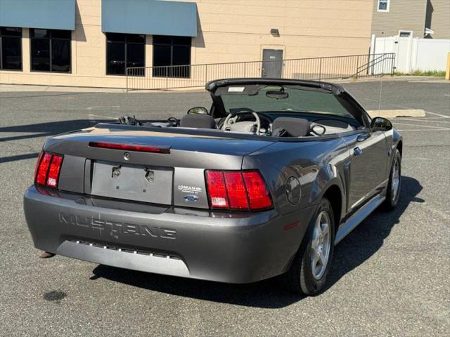 2004 Ford Mustang Deluxe
