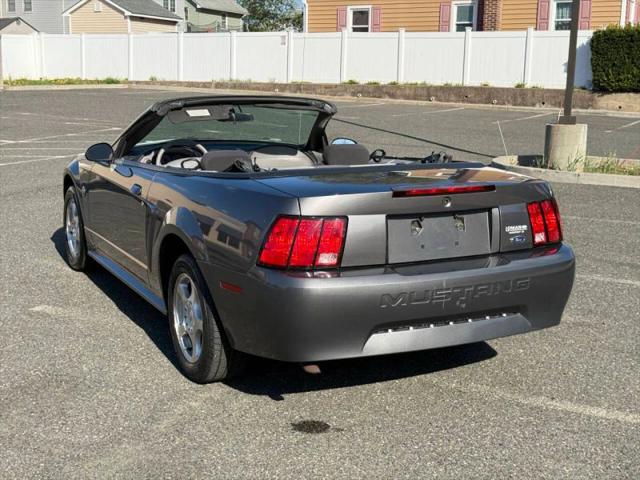 2004 Ford Mustang Deluxe