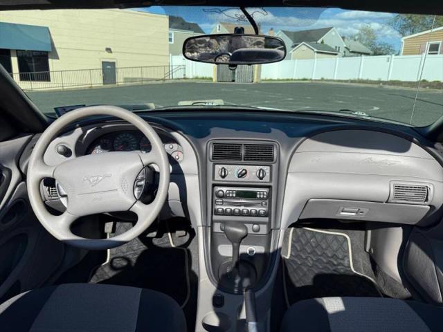 2004 Ford Mustang Deluxe