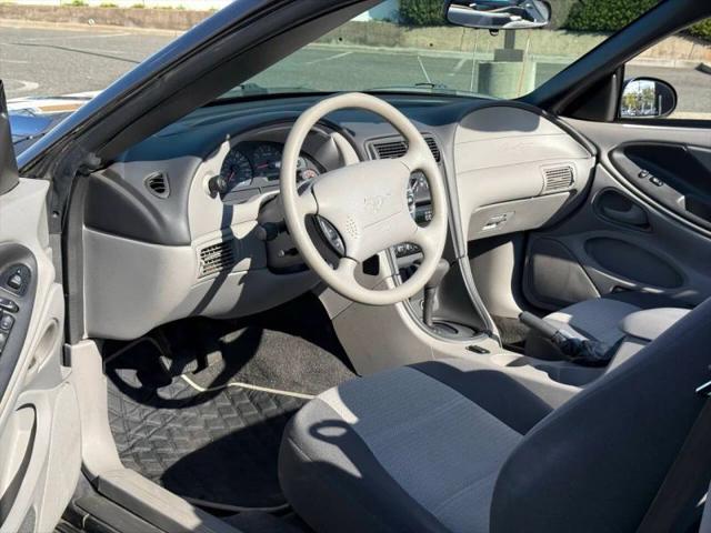 2004 Ford Mustang Deluxe