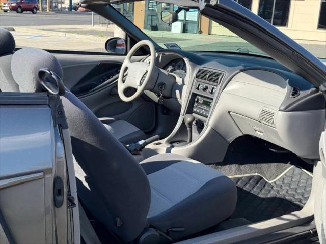 2004 Ford Mustang Deluxe