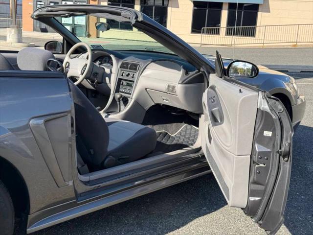 2004 Ford Mustang Deluxe