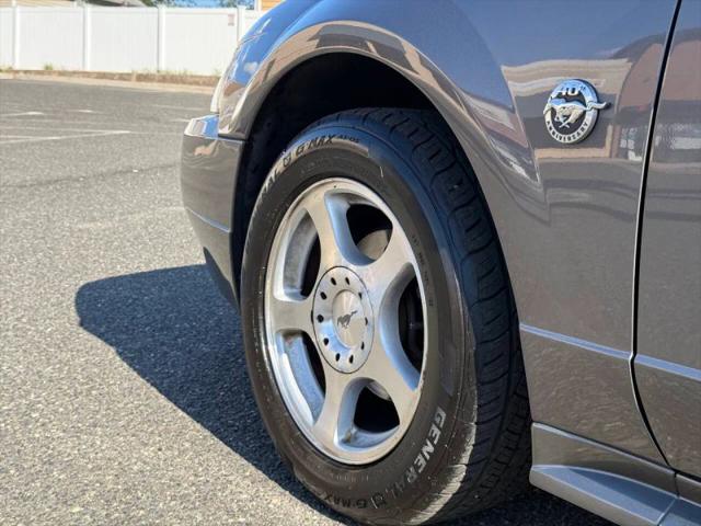 2004 Ford Mustang Deluxe