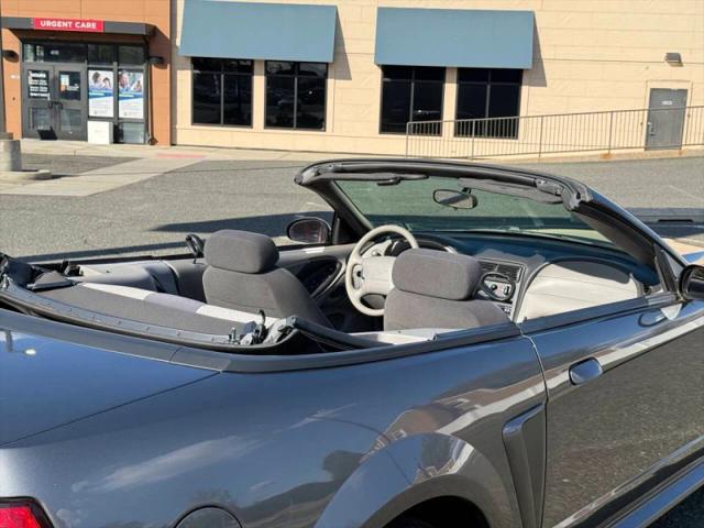 2004 Ford Mustang Deluxe