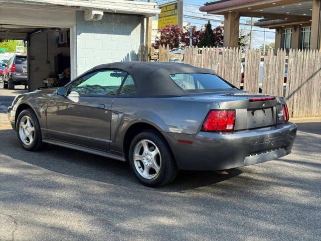 2004 Ford Mustang Deluxe