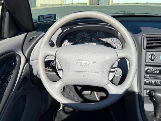 2004 Ford Mustang Deluxe