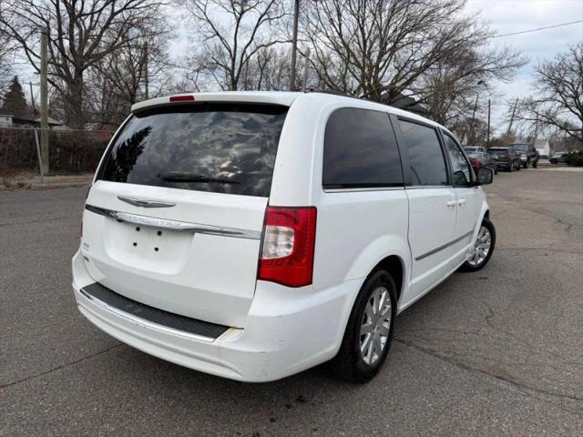 2016 Chrysler Town & Country Touring
