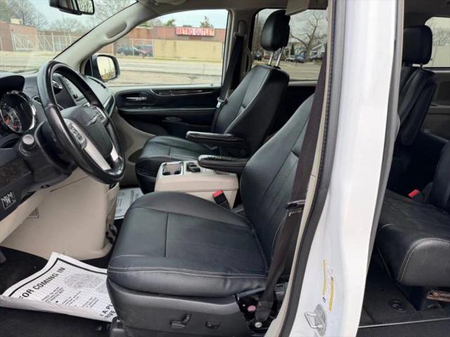 2016 Chrysler Town & Country Touring