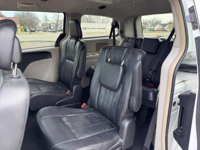 2016 Chrysler Town & Country Touring