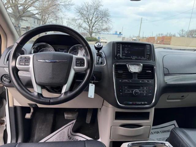 2016 Chrysler Town & Country Touring