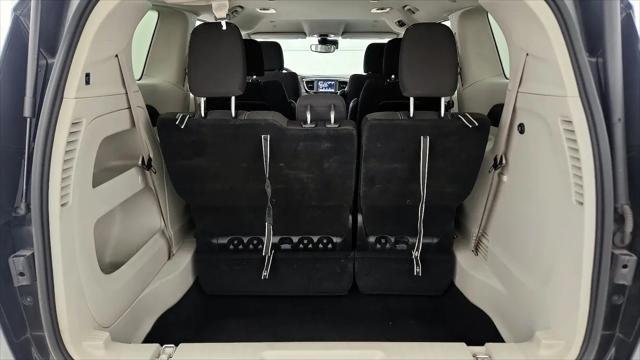 2023 Chrysler Voyager LX