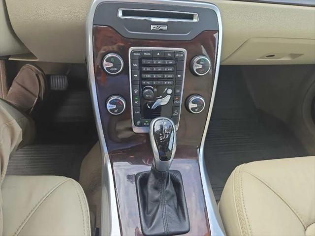 2015 Volvo XC70 T6 Platinum