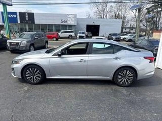 2024 Nissan Altima SV FWD