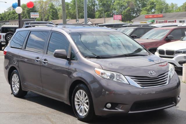 2017 Toyota Sienna XLE 8 Passenger for sale in Smyrna, TN
