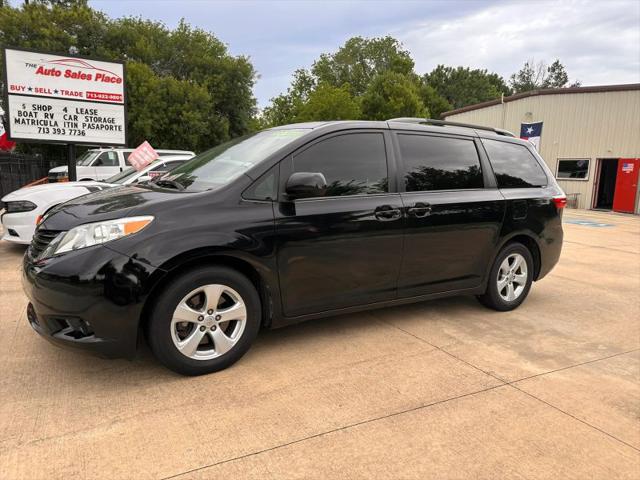 2017 Toyota Sienna LE 8 Passenger for sale in Houston, TX
