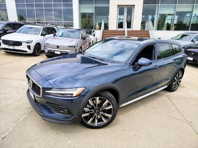 2026 Volvo V60 Cross Country Ultra, B5 AWD Gas (mild hybrid)