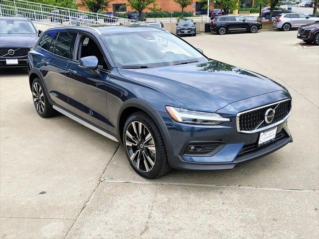 2026 Volvo V60 Cross Country Ultra, B5 AWD Gas (mild hybrid)