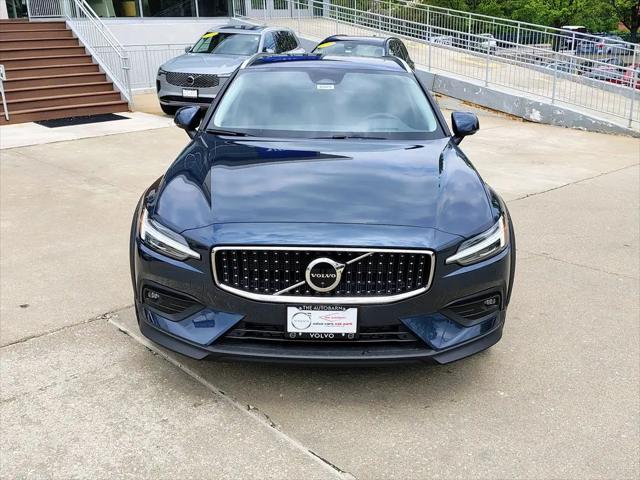 2026 Volvo V60 Cross Country Ultra, B5 AWD Gas (mild hybrid)