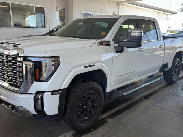 2024 GMC Sierra 2500HD 4WD Crew Cab Standard Bed Denali