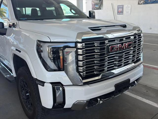 2024 GMC Sierra 2500HD 4WD Crew Cab Standard Bed Denali