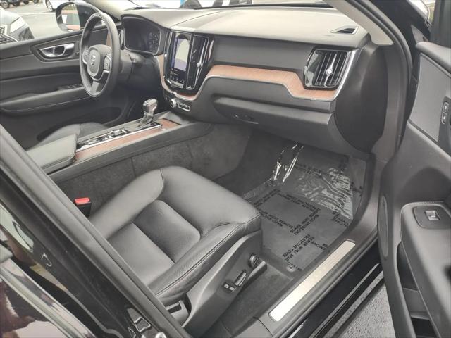 2021 Volvo XC60 T6 Momentum