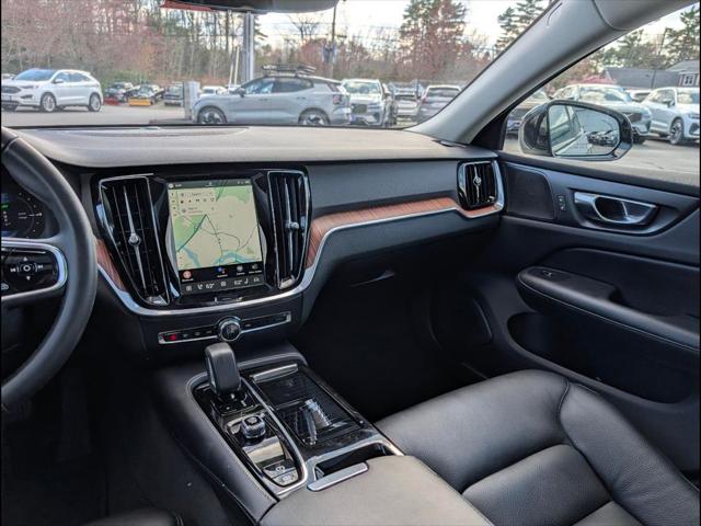 2025 Volvo S60 T8 Plus