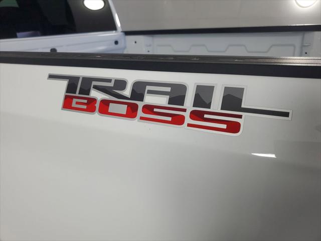 2026 Chevrolet Silverado 1500 4WD Crew Cab Short Bed Custom Trail Boss