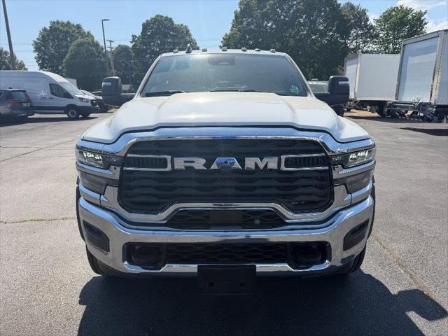 2026 RAM Ram 5500 Chassis Cab RAM 5500 TRADESMAN CHASSIS CREW CAB 4X4 84 CA