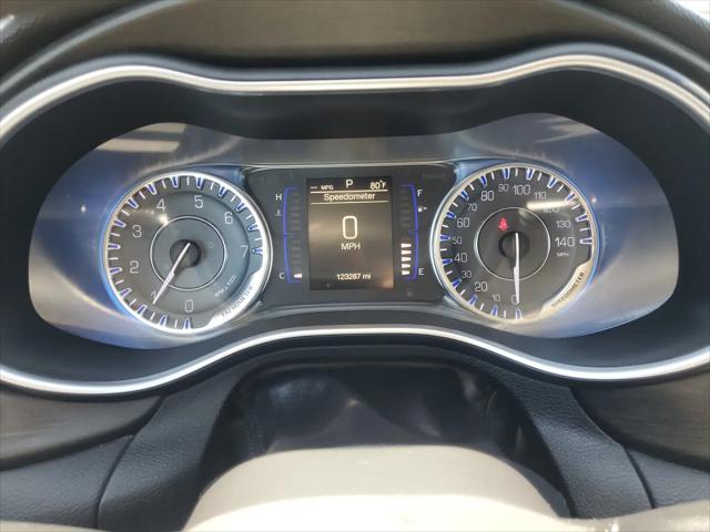 2016 Chrysler 200 LX