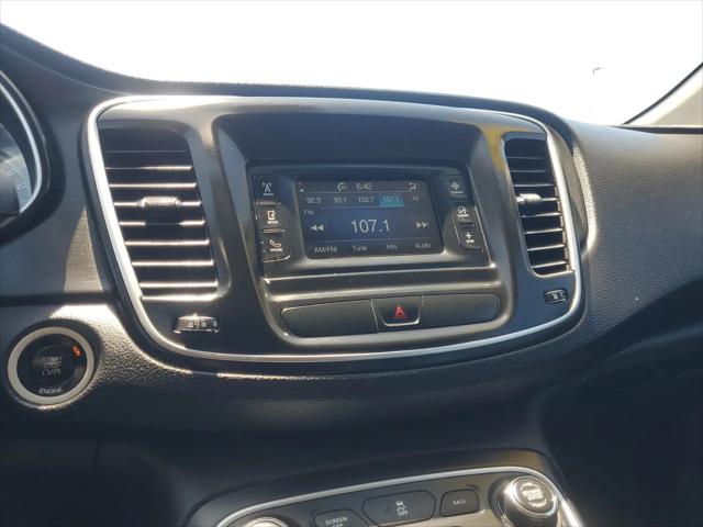 2016 Chrysler 200 LX