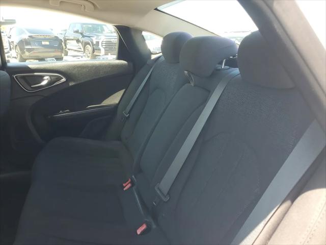 2016 Chrysler 200 LX