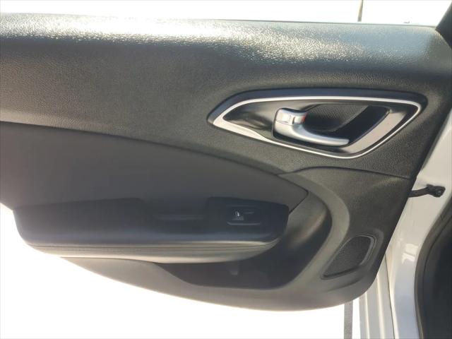 2016 Chrysler 200 LX