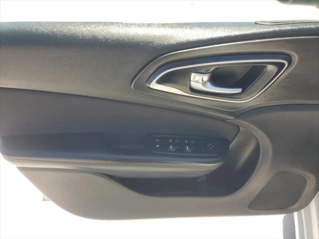 2016 Chrysler 200 LX