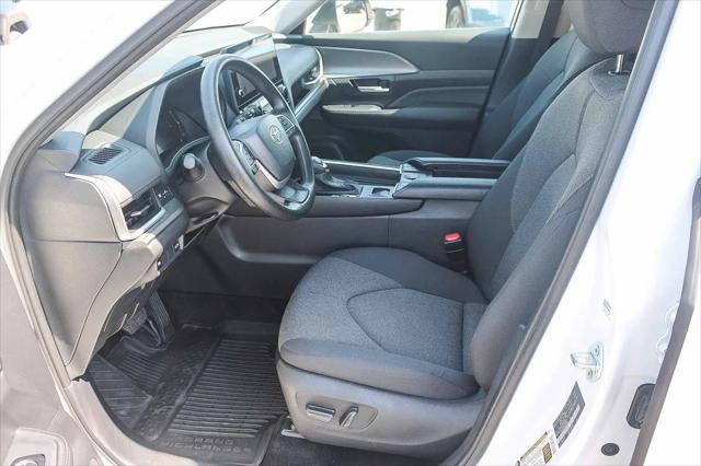 2025 Toyota Grand Highlander LE