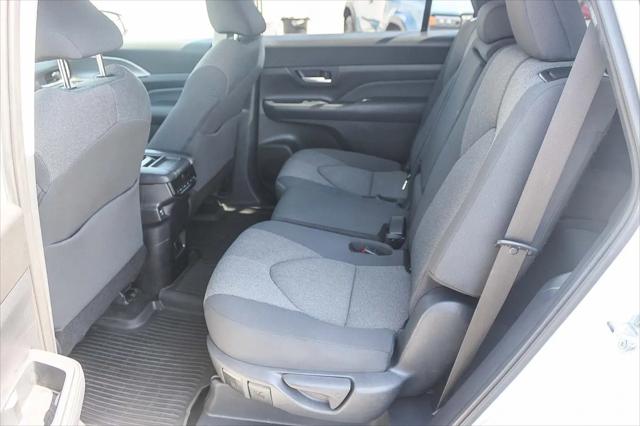 2025 Toyota Grand Highlander LE