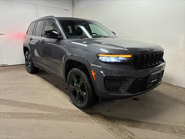 2024 Jeep Grand Cherokee Altitude 4x4 for sale in Johnstown, NY