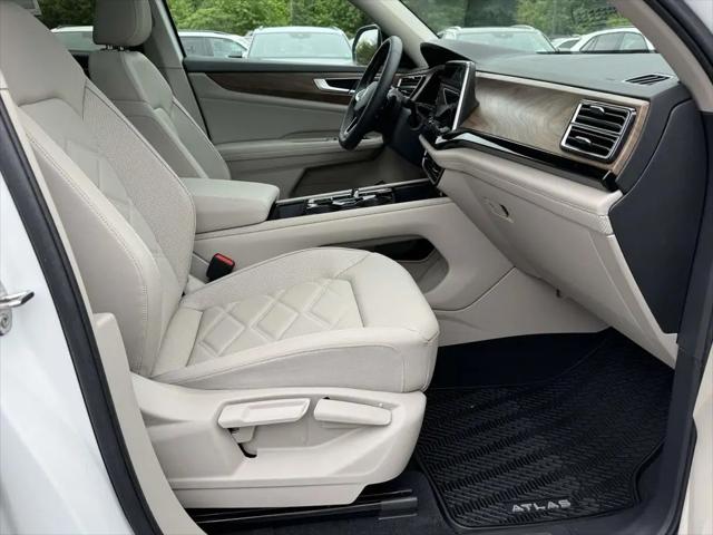 2026 Volkswagen Atlas SE with Technology