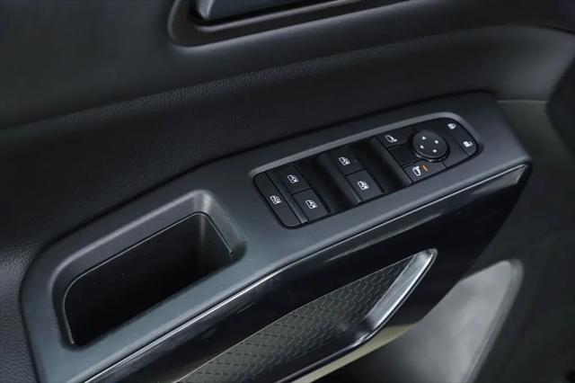 2023 Nissan Pathfinder SV FWD