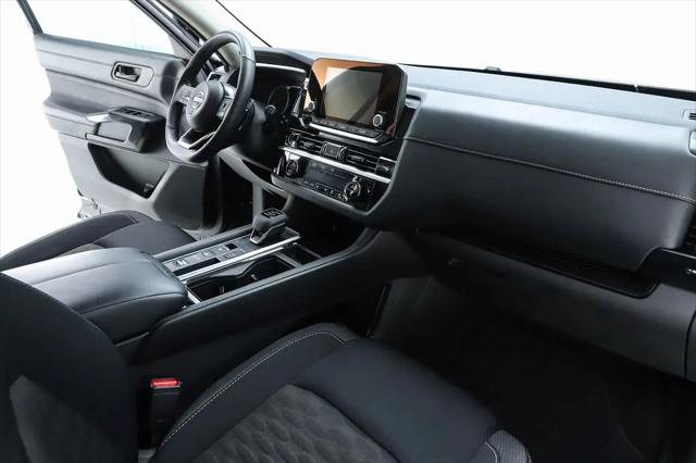 2023 Nissan Pathfinder SV FWD