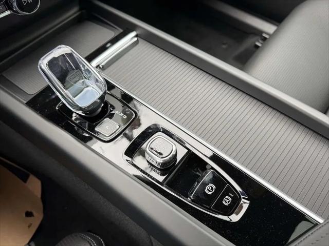 2026 Volvo XC60 B5 Ultra Black Edition