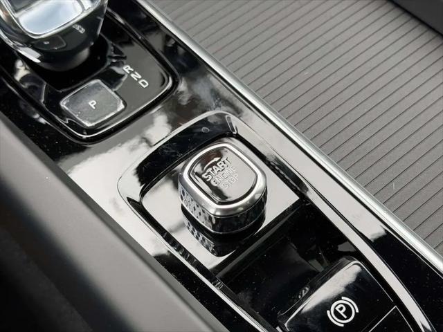 2026 Volvo XC60 B5 Ultra Black Edition