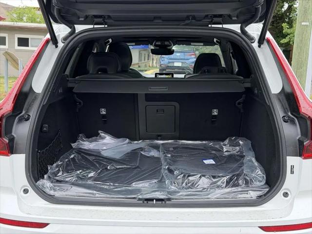 2026 Volvo XC60 B5 Ultra Black Edition