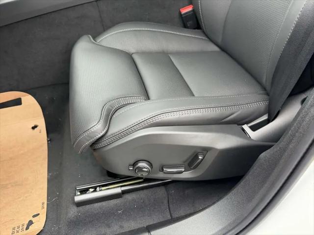 2026 Volvo XC60 B5 Ultra Black Edition