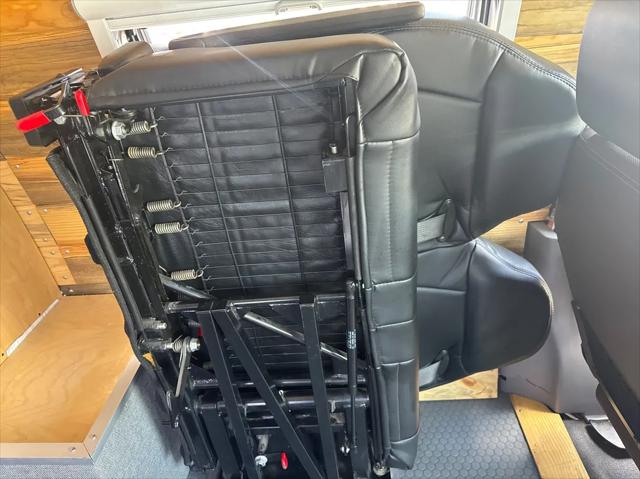 2000 Ford E-350 Super Duty Unknown