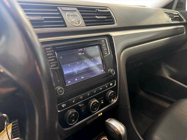 2017 Volkswagen Passat 1.8T R-Line