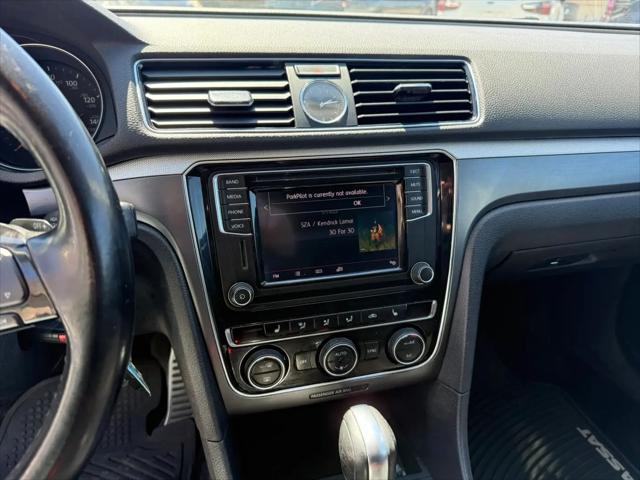 2017 Volkswagen Passat 1.8T R-Line