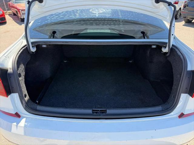 2017 Volkswagen Passat 1.8T R-Line